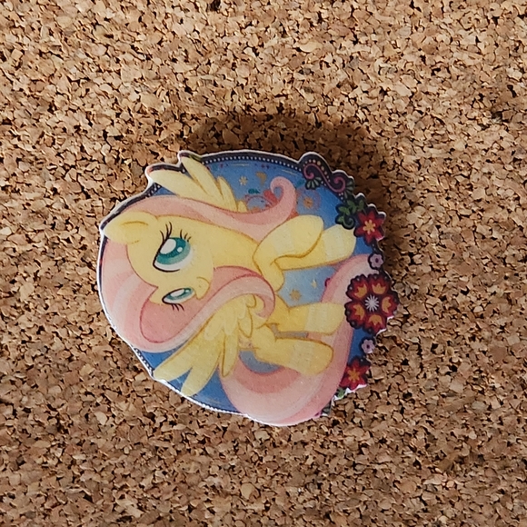 Fluttershy Pin - Picture 2 of 2